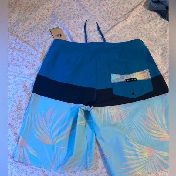 Quiksilver Highline SurfSilk Boardshorts Size 33 Blue Tropical 20” NWT - Picture 2 of 8